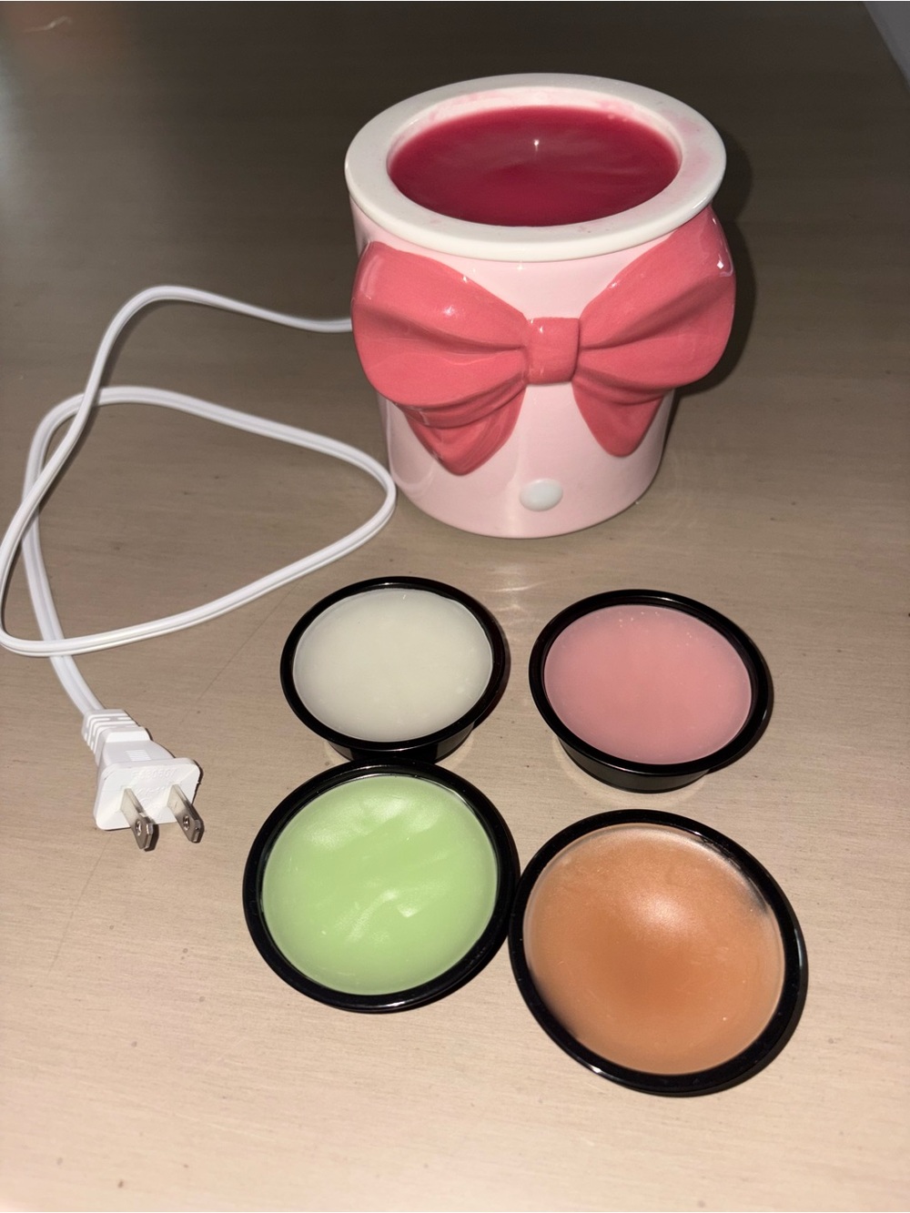 Wax melt warmer and 4 new melts